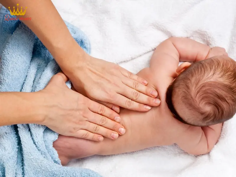 Một số điều cần chuẩn bị trước khi thực hiện massage lưng cho trẻ sơ sinh
