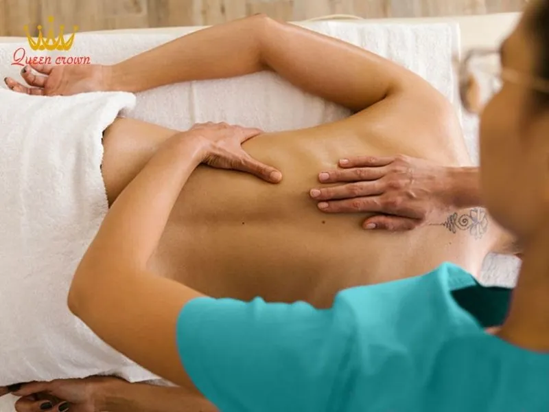 Những điều cần lưu ý khi sử dụng liệu pháp massage lưng