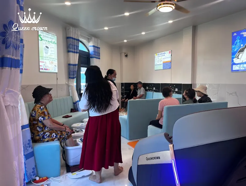 khách hàng trải nghiệm thực tế ghế massage huyện nhà bè 