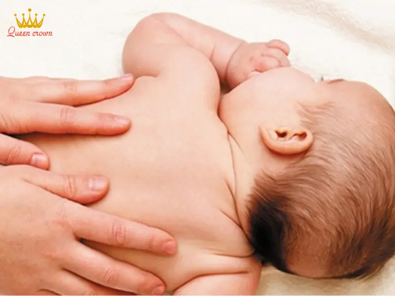 Các lợi ích thiết thực khi mát xa lưng cho trẻ sơ sinh