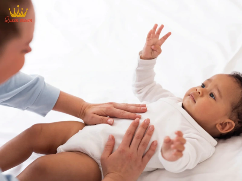 Tác dụng tích cực khi massage bụng cho bé sơ sinh