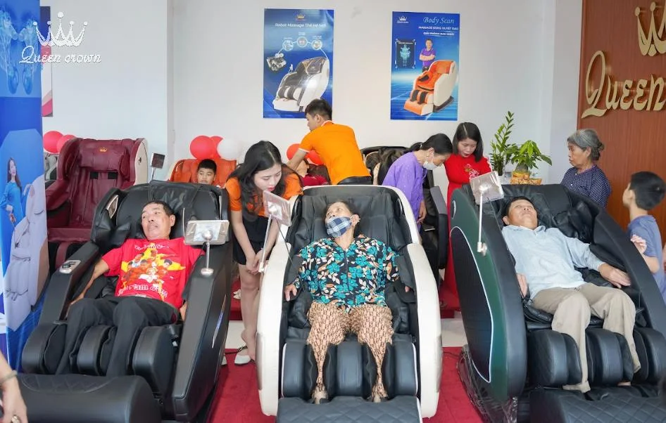 khách hàng trải nghiệm thực tế ghế massage quảng nam