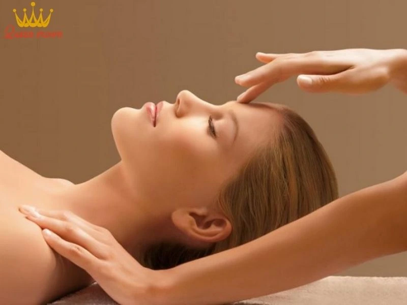 Massage Bấm Huyệt Đầu: Giảm Đau Đầu, Thư Giãn Và Cải Thiện Trí Nhớ Hiệu Quả