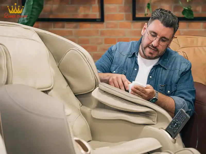 Cách phòng tránh lỗi ghế massage công cộng không hoàn tiền