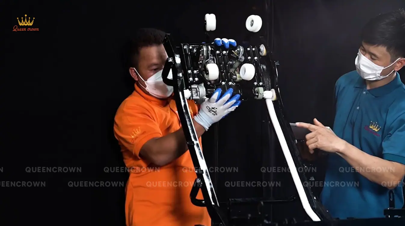 Queen Crown cam kết cung cấp dịch vụ sửa chữa ghế massage tận nơi, nhanh chóng