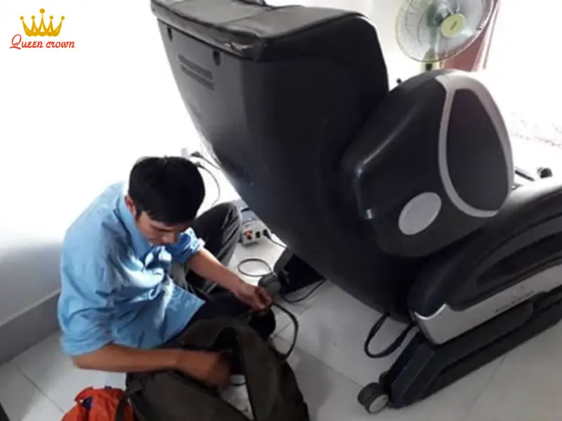 Dấu hiệu nhận biết cánh nhựa ghế massage bị biến dạng