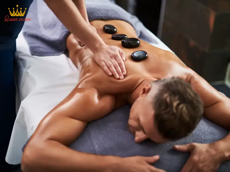Massage đá nóng giúp giảm đau nhức hiệu quả
