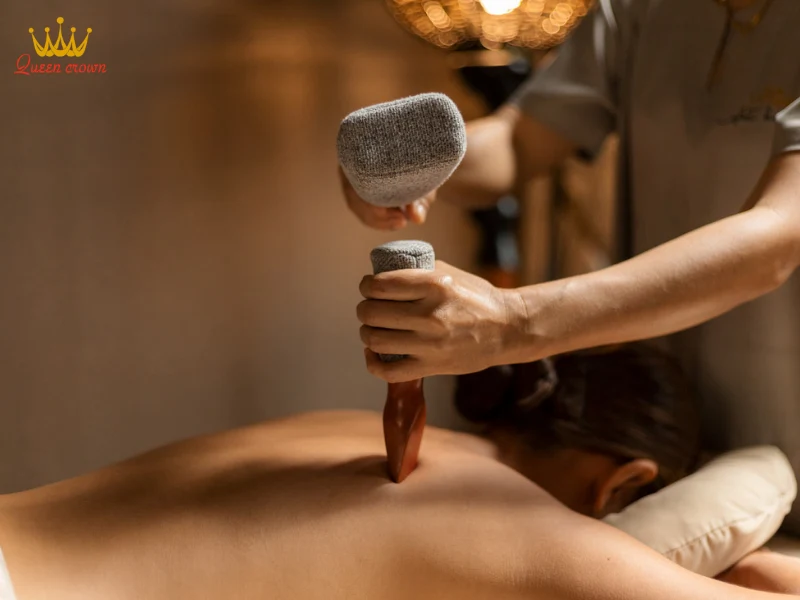 Massage Tok Sen Là Gì? Liệu Pháp Gõ Gỗ Phục Hồi Toàn Diện