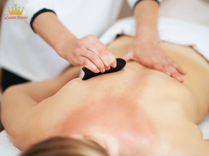 Kỹ thuật và dụng cụ phù hợp là yếu tố quan trọng trong quá trình massage