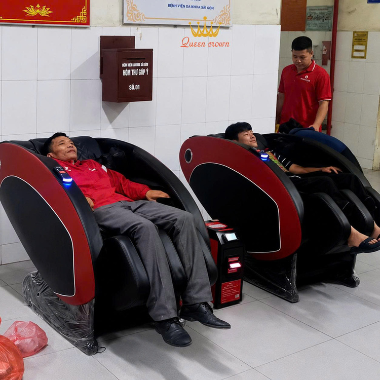 Ghế massage kinh doanh Queen Crown tại Bệnh viện Đa khoa Vân Đình