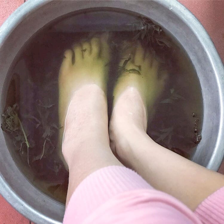 5 Công thức ngâm chân ngải cứu trị bách bệnh 3 ngâm chân ngải cứu