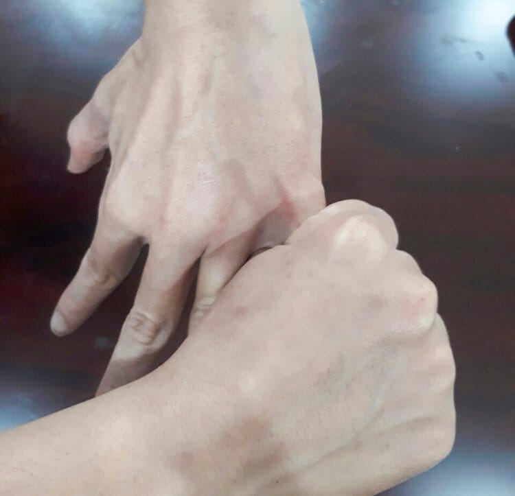 Hướng dẫn cách massage tay của người Nhật nâng cao sức khỏe 7 cach massage tay ngon tay 3