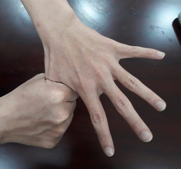 Hướng dẫn cách massage tay của người Nhật nâng cao sức khỏe 3 Cách massage tay
