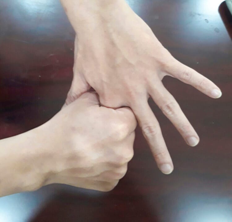 Hướng dẫn cách massage tay của người Nhật nâng cao sức khỏe 4 Cách massage tay