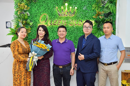 Queen Crown nồng nhiệt đón tiếp NSƯT Chí Trung và vợ ghé thăm 5 Cảm ơn Nghệ sĩ Chí Trung đã trở thành khách hàng Queen Crown