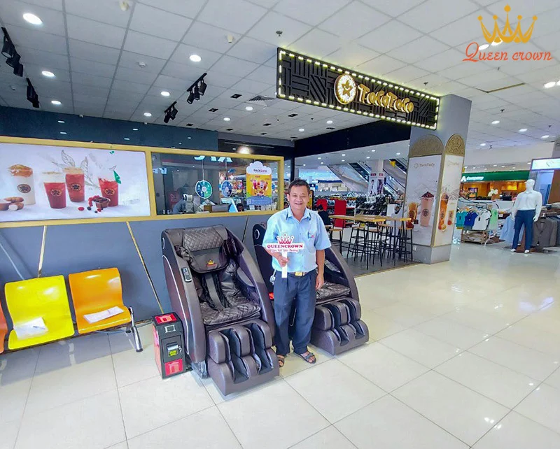 Chú Thắng đã chọn ghế massage kinh doanh Queen Crown để tăng doanh thu