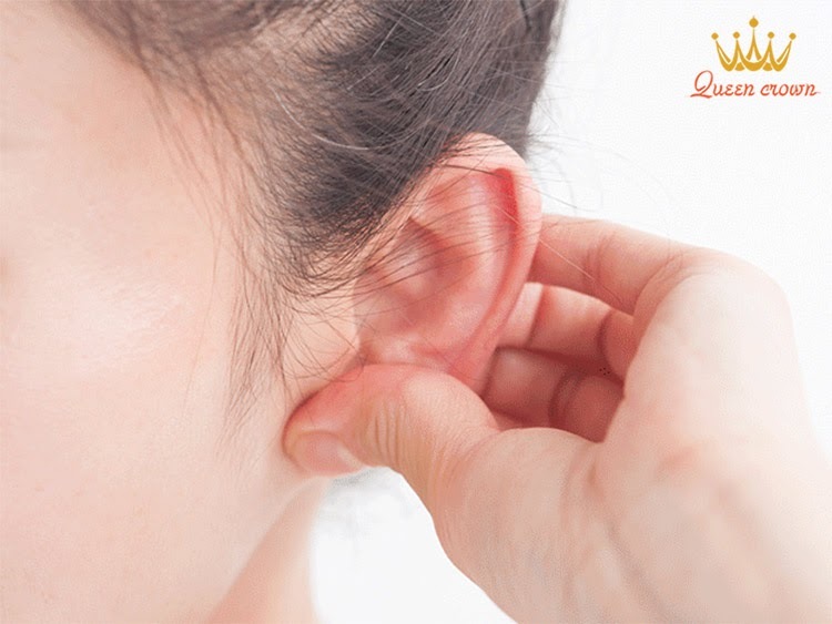 Thực hiện xoa tai để chống lại cơn đau rối loạn tiền đình