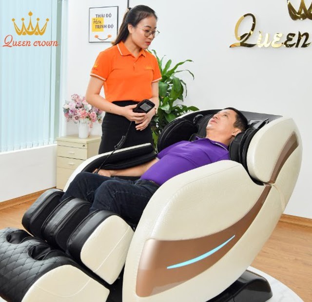 Lựa chọn ghế massage trả góp dưới sự tư vấn của chuyên viên Queen Crown