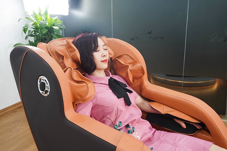 Ghế Massage Queen Crown QC T19 8 Ghế massage Queen Crown QC T19 giúp người dùng thư giãn tối đa, xua tan mệt mỏi